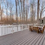 Pocono Lake Home With Community Perks Hike And Ski!