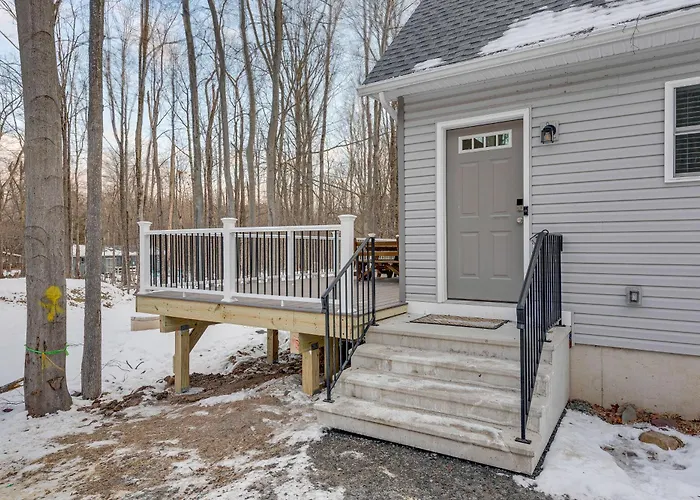 Pocono Lake Home With Community Perks Hike And Ski!